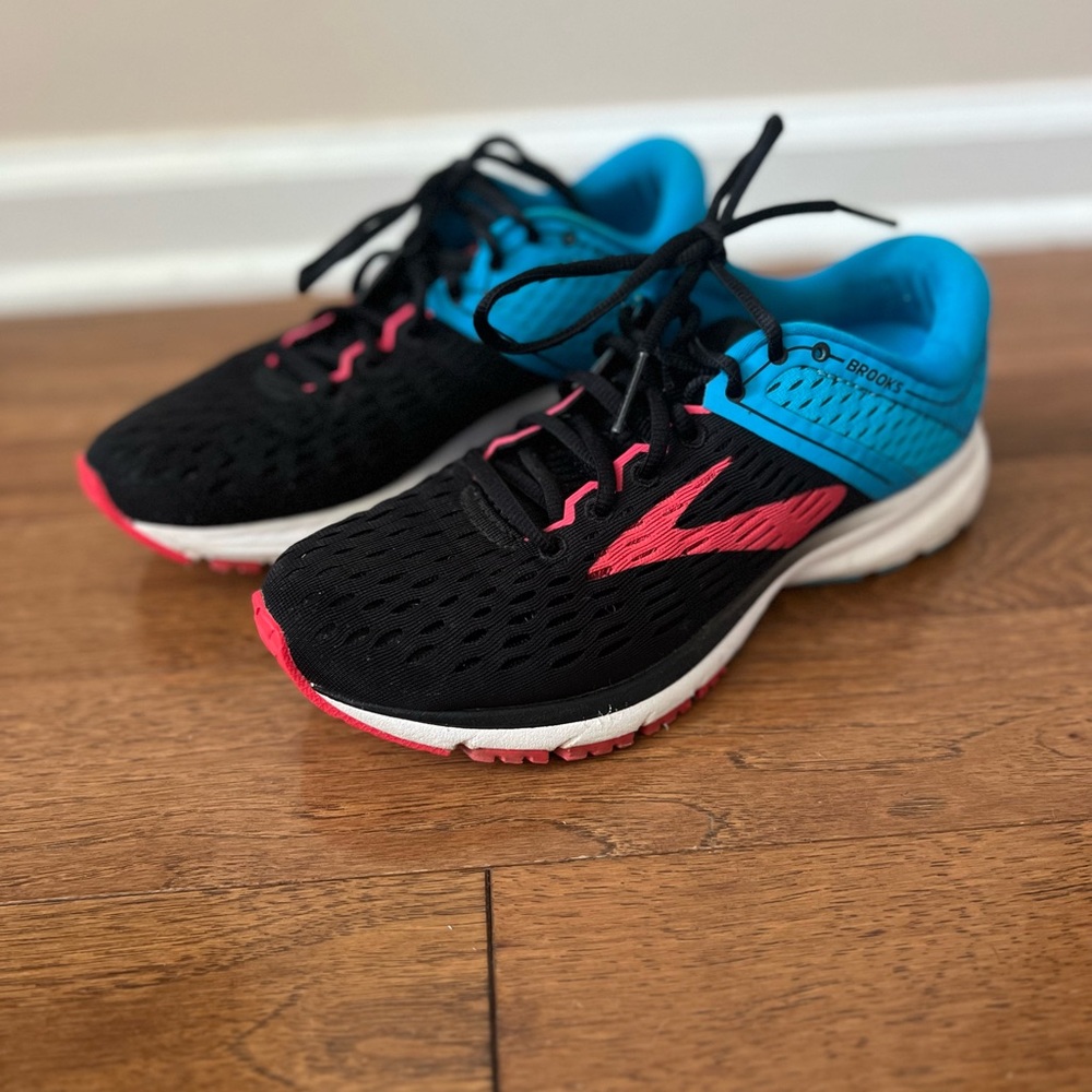 Brooks Ravenna 9 women’s running sneakers sz 7.5